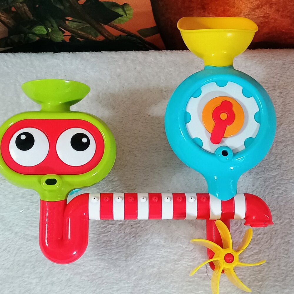 Yookidoo Multicolor Spin 'N' Sprinkle Water Lab STEM Bath Toy - Picture 6 of 6